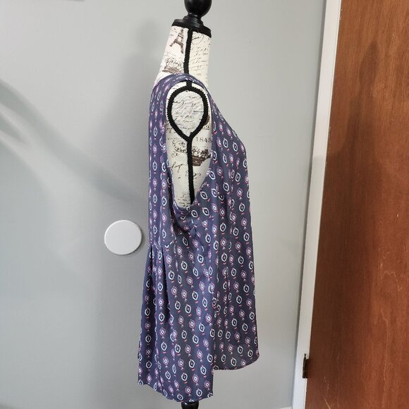 EUC, Torrid, Sleeveless Blouse - Picture 4 of 8